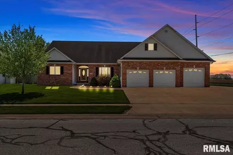 429 James Creek Ln, Jacksonville, IL 62650