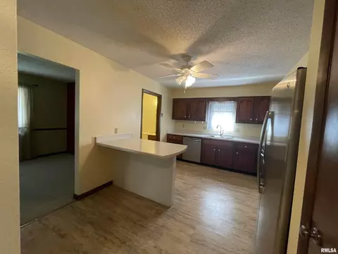 3304 Kimberly Dr, Springfield, IL 62704 photo 3