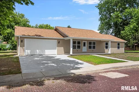 511 W Market St, Taylorville, IL 62568
