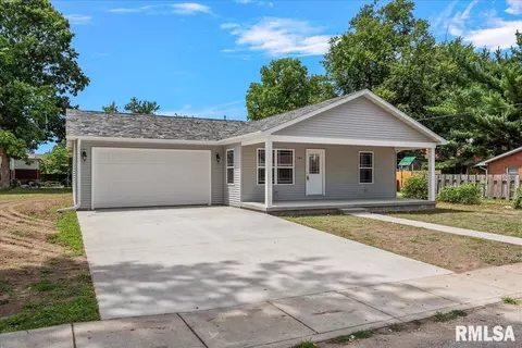 105 S Madison St, Taylorville, IL 62568