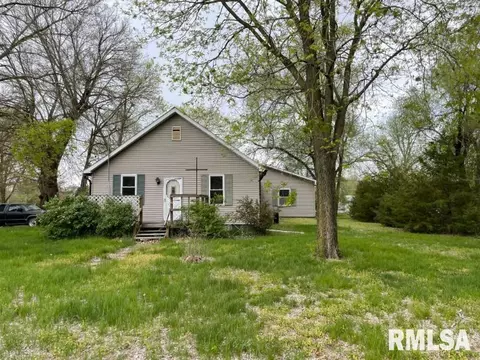 501 W Locust St, Kilbourne, IL 62655