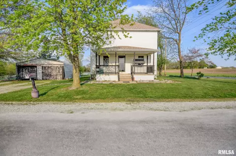 745 Sanford Ave, Nokomis, IL 62075