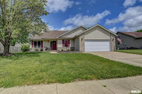 227 Foxx Manor Dr, Chatham, IL 62629