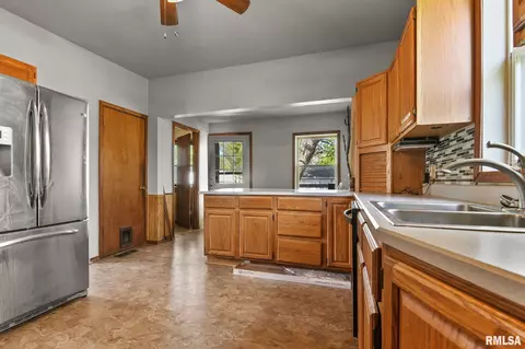 831 N Milton Ave, Springfield, IL 62702 photo 16