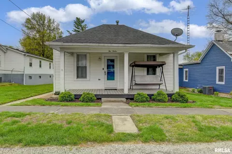 212 W Springer St, Divernon, IL 62530