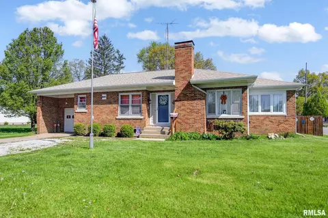1001 W Market St, Taylorville, IL 62568