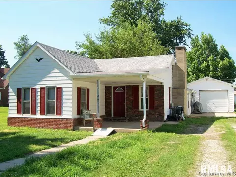 204 E Douglas St, Edinburg, IL 62531