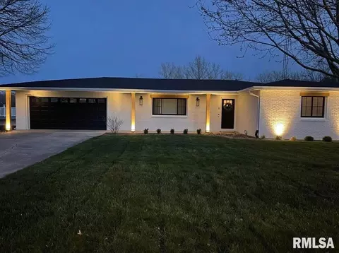 8 Birch Lake Dr, Sherman, IL 62684