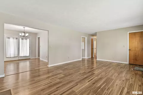 2206 Makemie Ave, Springfield, IL 62704 photo 4