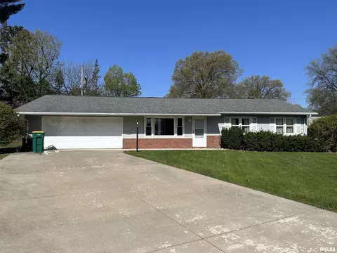330 Belle View Ct, Galesburg, IL 61401