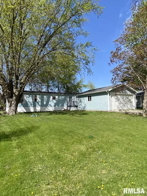 173 Lake Warren Dr, Monmouth, IL 61462