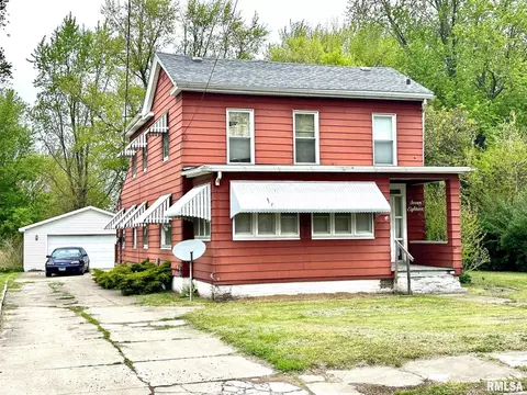718 E Douglas Ave, Jacksonville, IL 62650