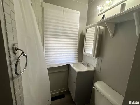 2239 E Adams St, Springfield, IL 62703 photo 6