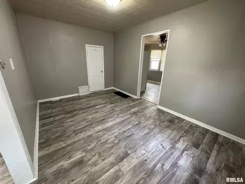 2239 E Adams St, Springfield, IL 62703 photo 4