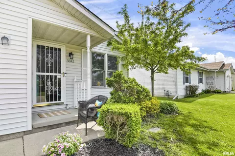 3042 Lakeshire Dr, Springfield, IL 62707 photo 4