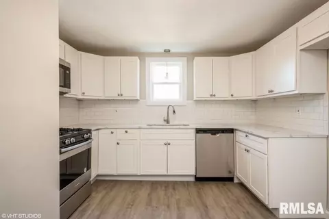 210 W Central Ave, Benld, IL 62009 photo 11