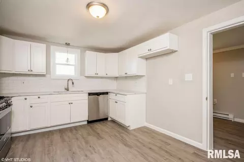 210 W Central Ave, Benld, IL 62009 photo 10