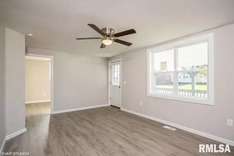 210 W Central Ave, Benld, IL 62009 photo 2