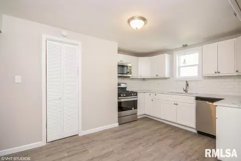 210 W Central Ave, Benld, IL 62009 photo 9