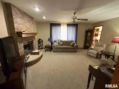 216 Norwalk Rd, Springfield, IL 62704 photo 2