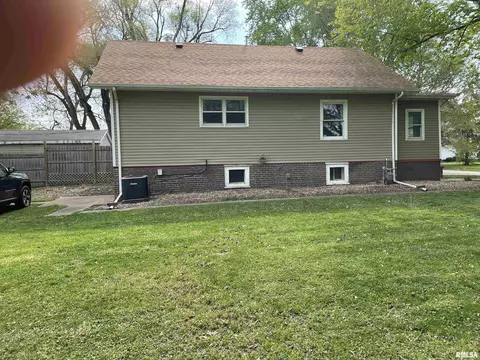 1305 E Black Ave, Springfield, IL 62702 photo 2
