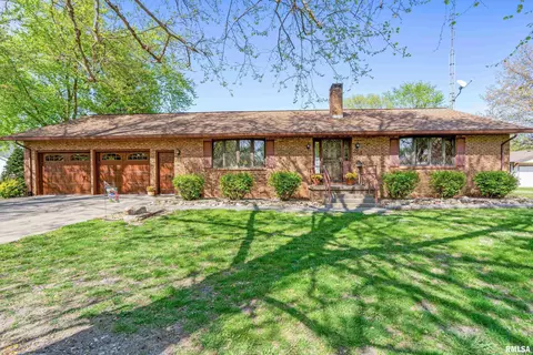 213 E Oak St, Broadwell, IL 62634