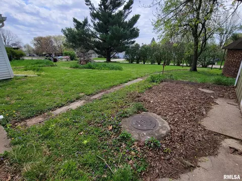 417 Logan St, Emden, IL 62635 photo 36