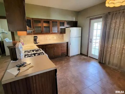 417 Logan St, Emden, IL 62635 photo 5