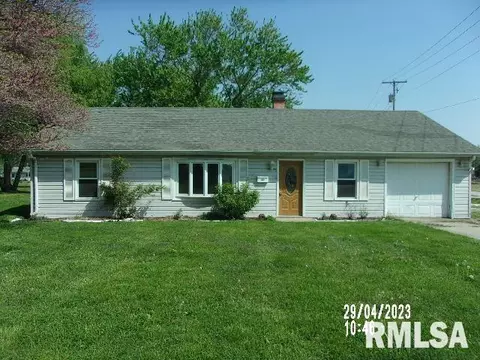 210 W Madison St, Moweaqua, IL 62550