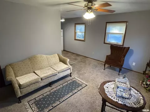 17 Hedge Dr, Springfield, IL 62702 photo 2