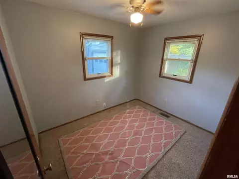 17 Hedge Dr, Springfield, IL 62702 photo 5