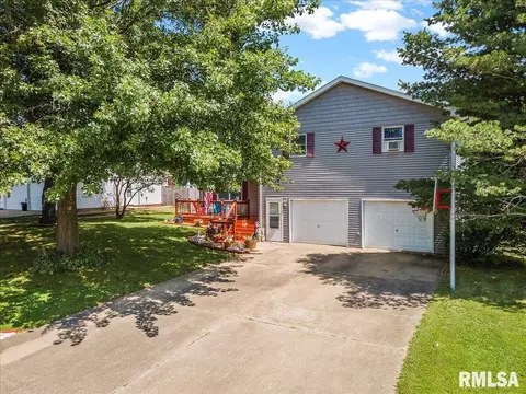 4 Brenda Dr, Pawnee, IL 62558