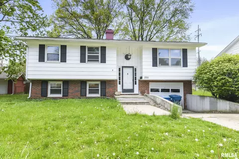 320 Whitefield Rd, Springfield, IL 62704