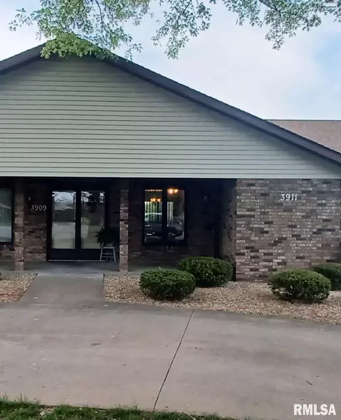 3909 Pine Ridge Dr, Quincy, IL 62305