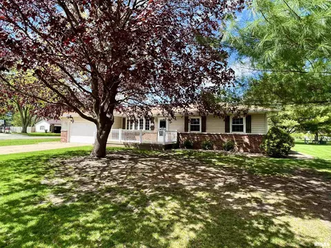 724 Pleasant Dr, Knoxville, IL 61448