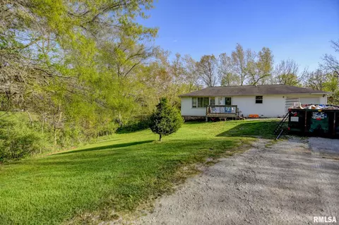 926 E 1320 N Rd, Taylorville, IL 62568