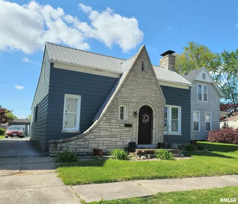 1026 Adams St, Quincy, IL 62301