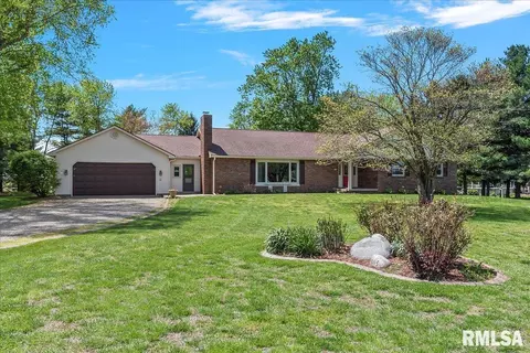 105 Edlen Ln, Jacksonville, IL 62650