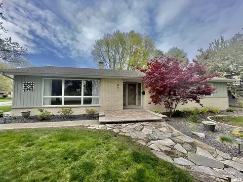 375 Hackberry Rd, Galesburg, IL 61401