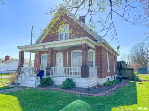 708 S Abba St, Gillespie, IL 62033 photo 3