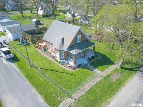 708 S Abba St, Gillespie, IL 62033 photo 8