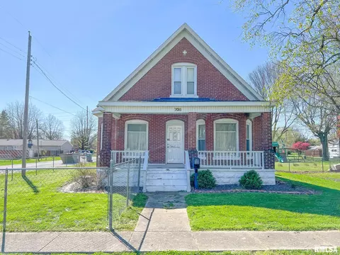 708 S Abba St, Gillespie, IL 62033 photo 2