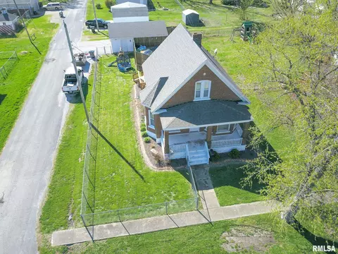 708 S Abba St, Gillespie, IL 62033 photo 9