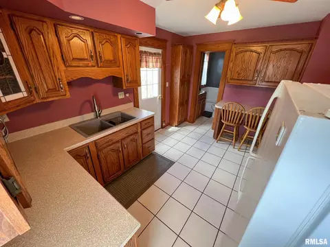 708 S Abba St, Gillespie, IL 62033 photo 12