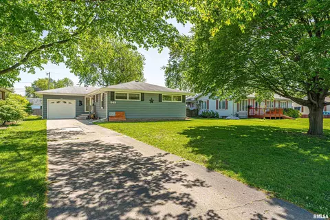 543 11th St, Lincoln, IL 62656