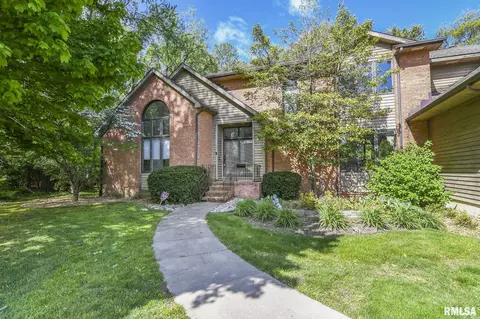 801 Fairfax Ct, Springfield, IL 62702