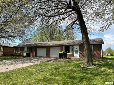 1043 N West St, Jacksonville, IL 62650