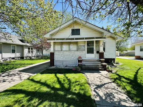 83 S Farnham St, Galesburg, IL 61401