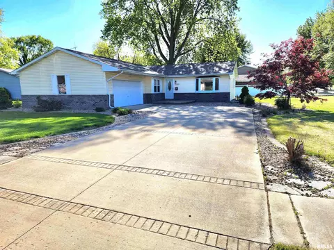 2001 Austin Dr, Springfield, IL 62704