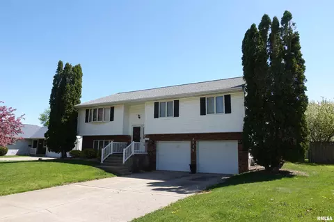 2735 Montague Dr, Galesburg, IL 61401